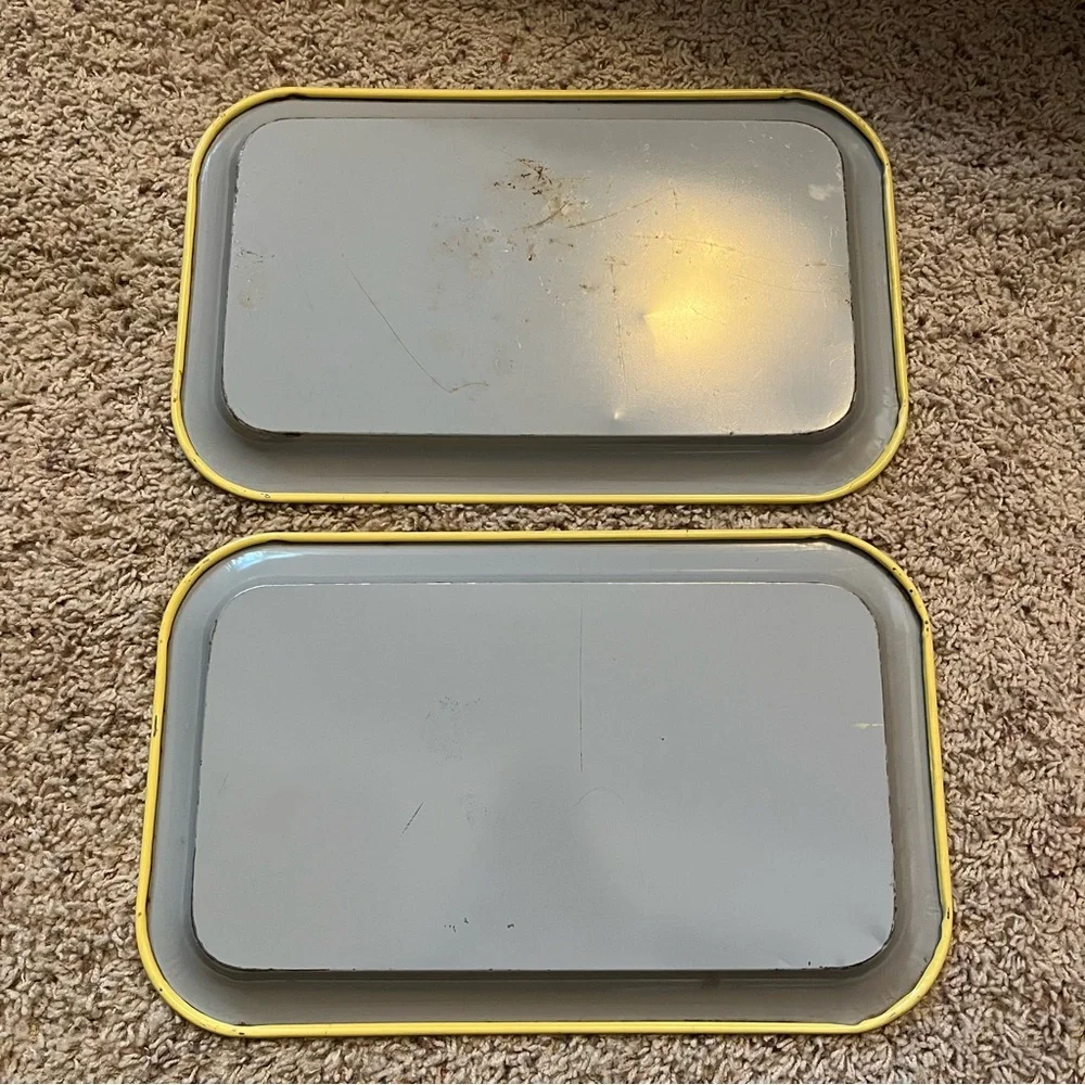 VTG Set of Two Yellow Floral Trays - Picture 2 of 3